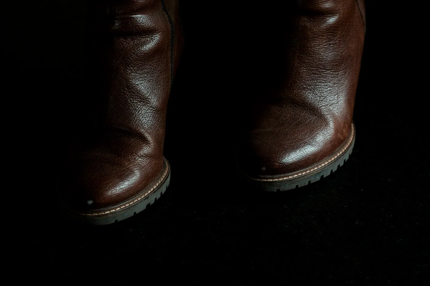 Knee-High Smooth Leather Boots — Essential