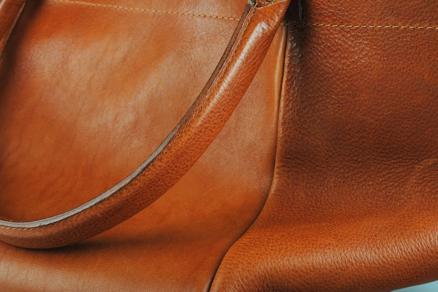 Grained Leather Tote Bag Signature